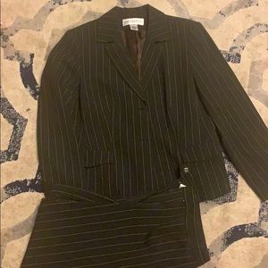 Women’s pants suit